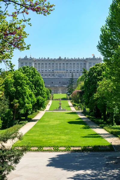 French gardens of campo del Moro in the Royal Palace of Madrid, copy space. — Stockfoto