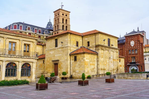 Radniční náměstí ve středověkém městě Leon, Španělsko. — Stock fotografie