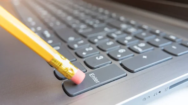 Pen by pressing the enter key on a computer keyboard. — Stock Photo, Image
