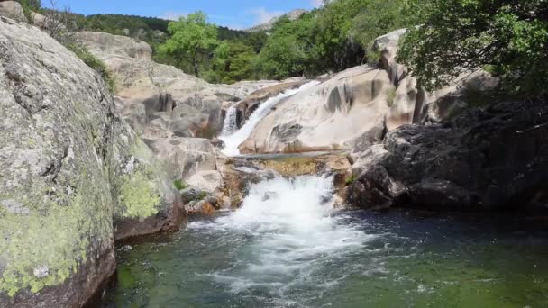 Cascadas Agua Dulce Sierra Guadarrama Madrid España — Vídeo de stock