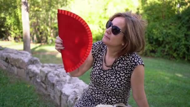 Mature Woman Fanning Herself Park Strong Summer Heat Wave — Stock video