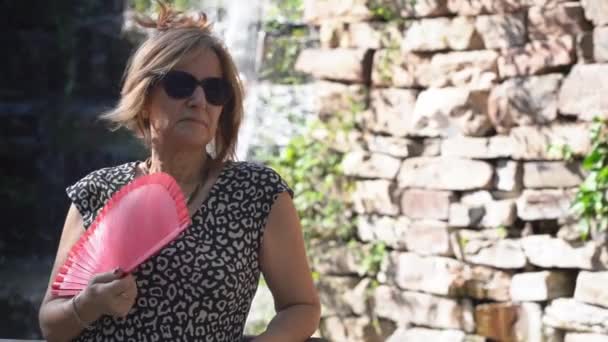 Mature Woman Slowly Fanning Herself Hot Summer Day Public Park — Video