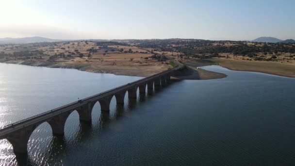 Arch Bridge Crossing Lake Mountains Drone View Salamanca Spain — Video Stock