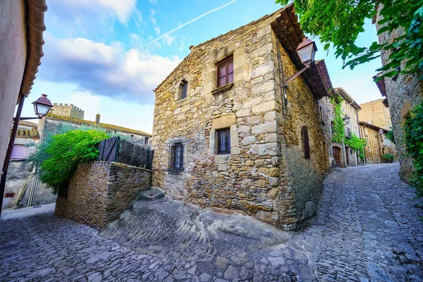 Hermosas Casas Piedra Callejones Estrechos Pueblo Medieval Peratallada Girona España — Foto de Stock