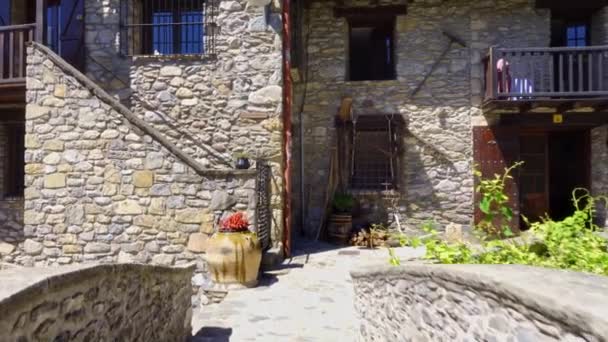 Passeggiata Strade Acciottolate Villaggio Montagna Medievale Beget Girona Spagna — Video Stock