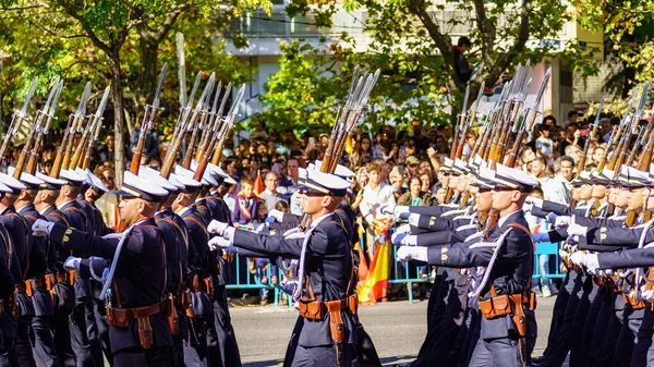 2022年10月12日 西班牙马德里 西班牙空军士兵在马德里街头举行阅兵式 — 图库照片
