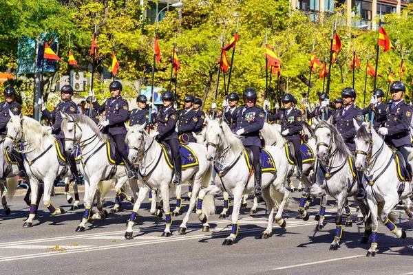 2022年10月12日 西班牙马德里 一组骑警在马德里举行阅兵式 — 图库照片