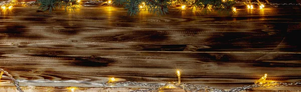 Houten Donkerbruine Achtergrond Met Kerst Gloeiende Slinger — Stockfoto