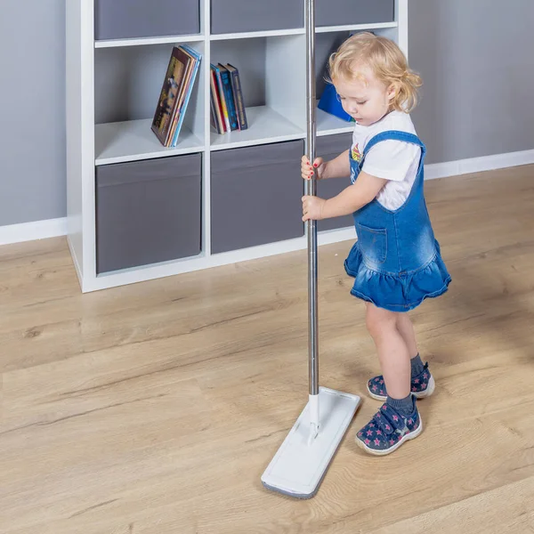 Little Girl Years Old Caucasian Washes Floors House Mop — Stock Photo, Image