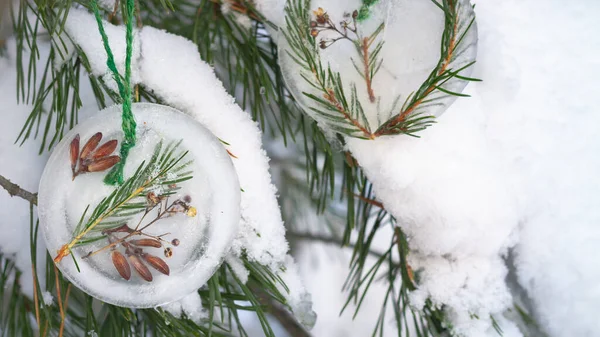 Christmas Tree Decorated Homemade Toys Made Ice Snow Spruce Branches — Stockfoto