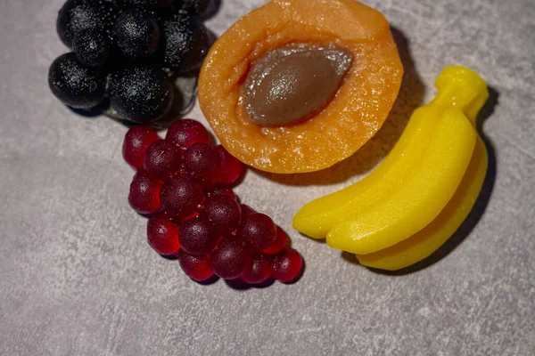 Fruta Marmelada Marmelada Forma Frutos Damasco Bananas Groselhas Uvas Fundo — Fotografia de Stock