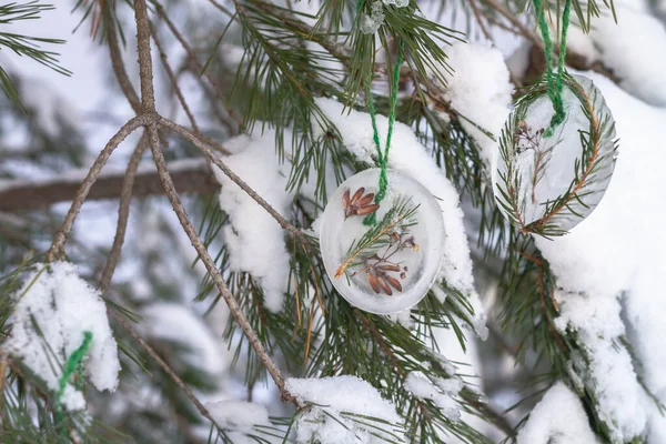Christmas Tree Decorated Homemade Toys Made Ice Snow Spruce Branches — Stockfoto