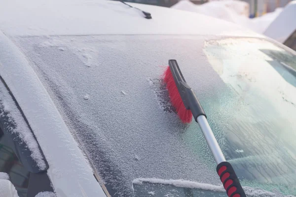 Cepille Nieve Ventana Del Coche Invierno Después Una Nevada — Foto de Stock