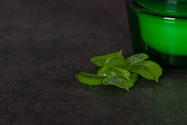 Naturlig Kosmetisk Produkt Grädde Med Aloe Vera Blad Extrakt Grön — Stockfoto