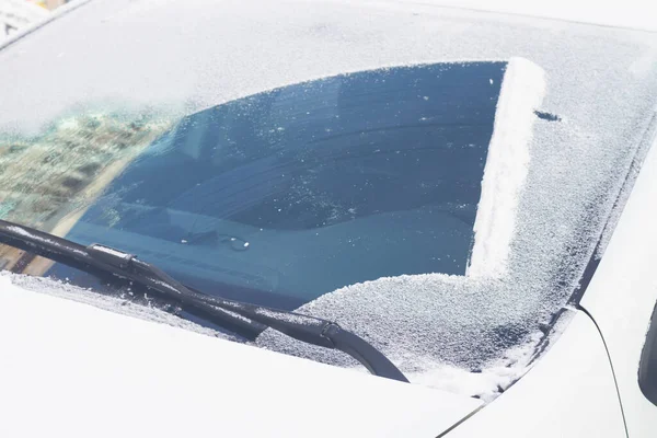 Υαλοκαθαριστήρες Στο Αυτοκίνητο Καθαρίζουν Χιόνι Από Παρμπρίζ Χειμώνα — Φωτογραφία Αρχείου