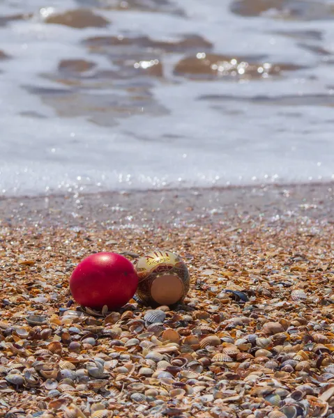 Uova Pasqua Sulla Spiaggia Spiaggia Felice Sfondo Pasqua Con Uova — Foto Stock