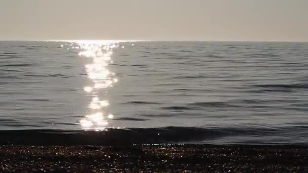 Éblouissement Soleil Sur Eau Mer Avec Une Petite Ondulation Des — Video