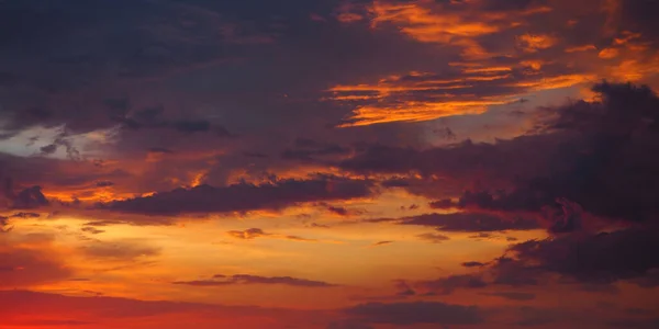 Api Oranye Merah Matahari Terbenam Langit Dramatis Matahari Terbenam Langit — Stok Foto