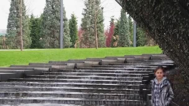 Teenage Girl Walking Stairs Which Water Flows Background Green Park — Stock videók