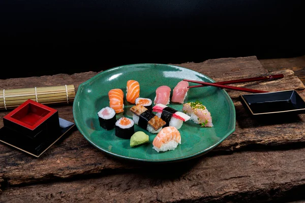 Nigiri Sushi Hossomaki Łosoś Tuńczyk Kani Kama Skóra Shri — Zdjęcie stockowe