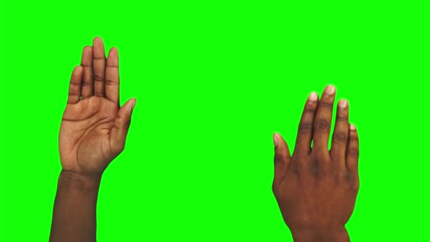 一组27个手势，由黑人男子手牵手，在绿色屏幕背景下控制触摸屏 — 图库视频影像