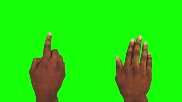 Zestaw 29 gestów wykonanych przez czarnych mężczyzn dłoni i palca do kontroli aplikacji ekranu dotykowego na zielono — Wideo stockowe