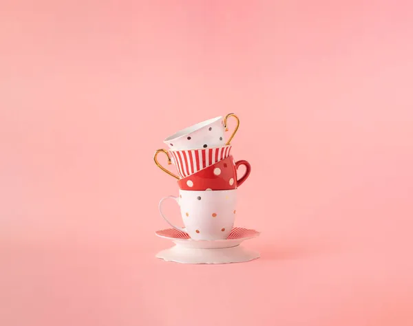 Teetassen Streifen Und Punktemuster Kreative Komposition Vor Pastellrosa Hintergrund Nachmittag — Stockfoto