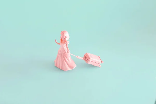 Deux Allumettes Brûlant Sur Fond Rose Pastel Minimal Concept Créatif — Photo