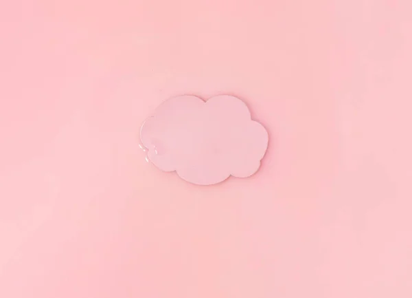 粉红云对着油腻的液体背景 极小的 创造性的概念 — 图库照片