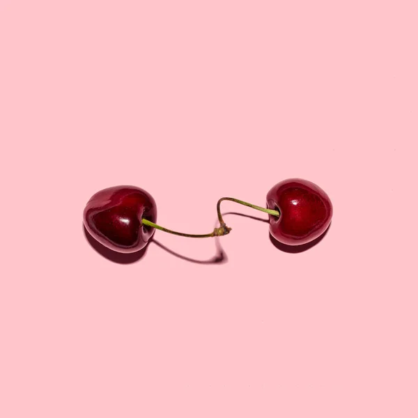 Owoce Wiśni Minimalna Kreatywność Pastelowe Różowe Tło Letni Układ Inspirowany — Zdjęcie stockowe