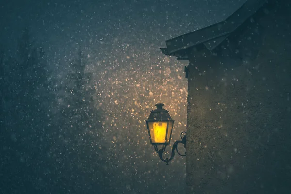 Night Snowfall Light Street Lantern — ストック写真