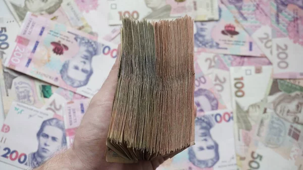 Paczka Ukraińskich Papierowych Pieniędzy Ręku Osoby Tle Banknotów — Zdjęcie stockowe