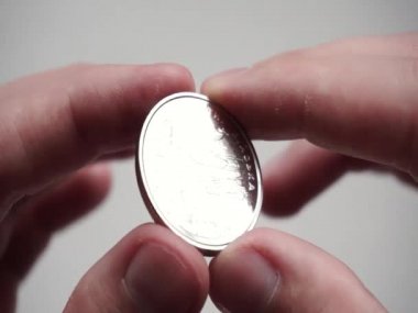 Ukrayna kara kuvvetlerinin onuruna on hryvnia 'lık bir hatıra parası.