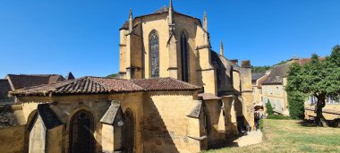 Sarlat 'taki ortaçağ kasabasında bir katedral.