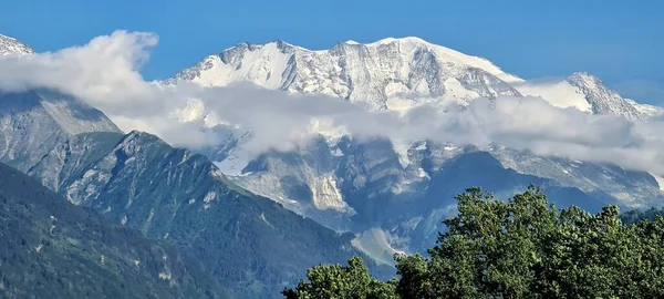 프랑스 샤모니 주위에 눈덮인 산들의 아름다운 — 스톡 사진