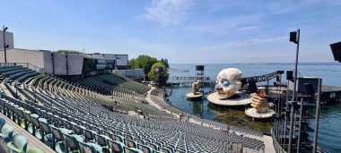 Bregenz, Bodensee 'deki göl sahnesi güneşli bir yaz öğleden sonra, Avusturya