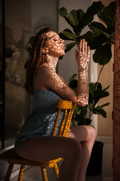 Mooie Jonge Vrouw Met Een Tattoo Studio — Stockfoto