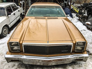 Karda araba kazası.