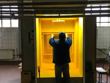 Toz kaplama teknolojisi. Metal endüstrisini koru.