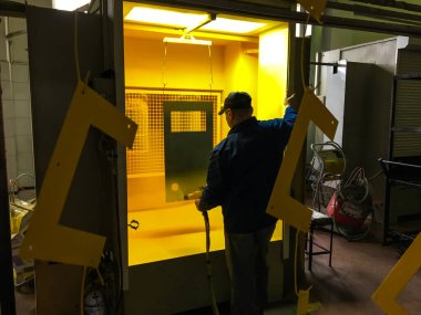 Toz kaplama teknolojisi. Metal endüstrisini koru.