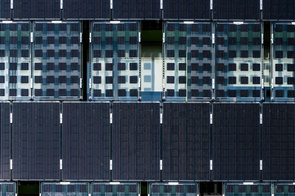 Moderne Energie Efficiënte Zonnepanelen Thuis Alternatieve Zonne Energie Wekken — Stockfoto