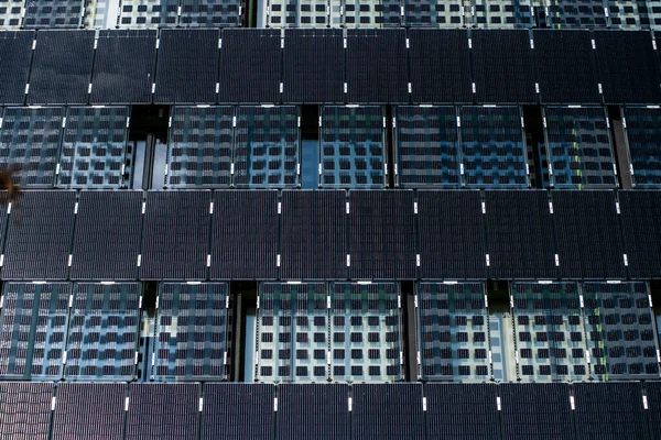 Painéis Solares Eficientes Energia Moderna Casa Para Gerar Energia Solar — Fotografia de Stock