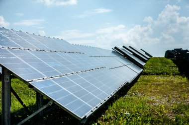 Güneş paneli, fotovoltaik, alternatif elektrik kaynağı - seçici odak, kopyalama alanı