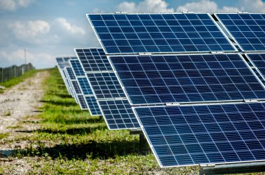 Güneş paneli, fotovoltaik, alternatif elektrik kaynağı - seçici odak, kopyalama alanı