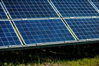 Güneş paneli, fotovoltaik, alternatif elektrik kaynağı - seçici odak, kopyalama alanı