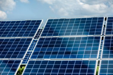 Güneş paneli, fotovoltaik, alternatif elektrik kaynağı - seçici odak, kopyalama alanı