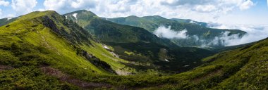 Dağların güzel manzarası