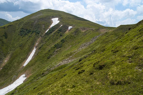 Kafkas dağlarının güzel manzarası