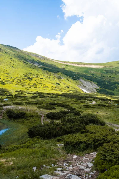 Hermoso Paisaje Con Río Una Cordillera —  Fotos de Stock