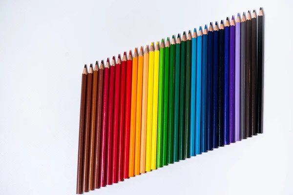 白い背景上に分離されてカラフルな鉛筆 — ストック写真